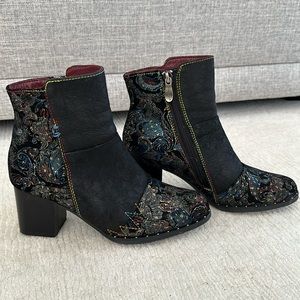 L’Artiste Spring Step Booties